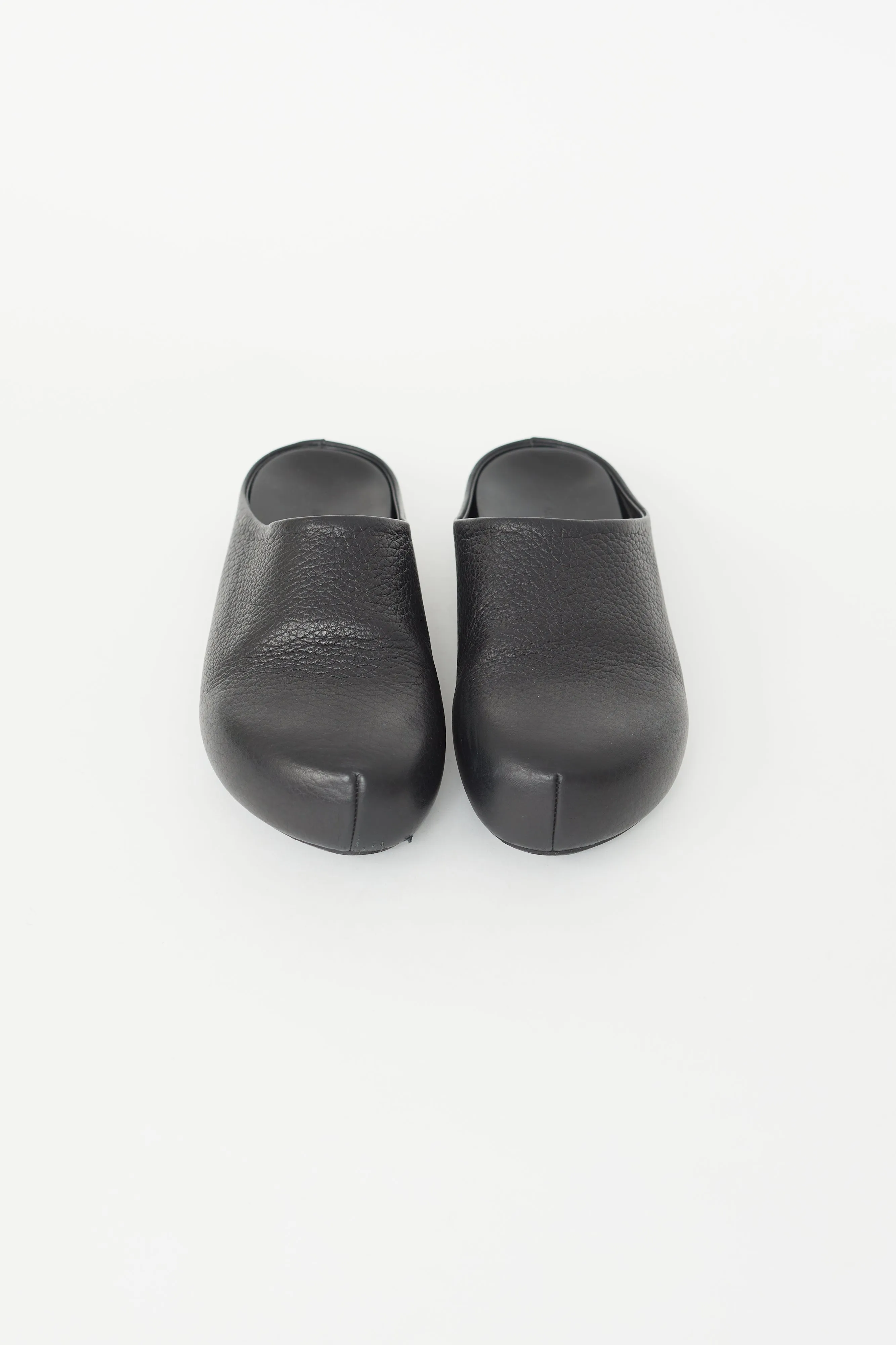 Black Leather Fussbett Sabot Mule