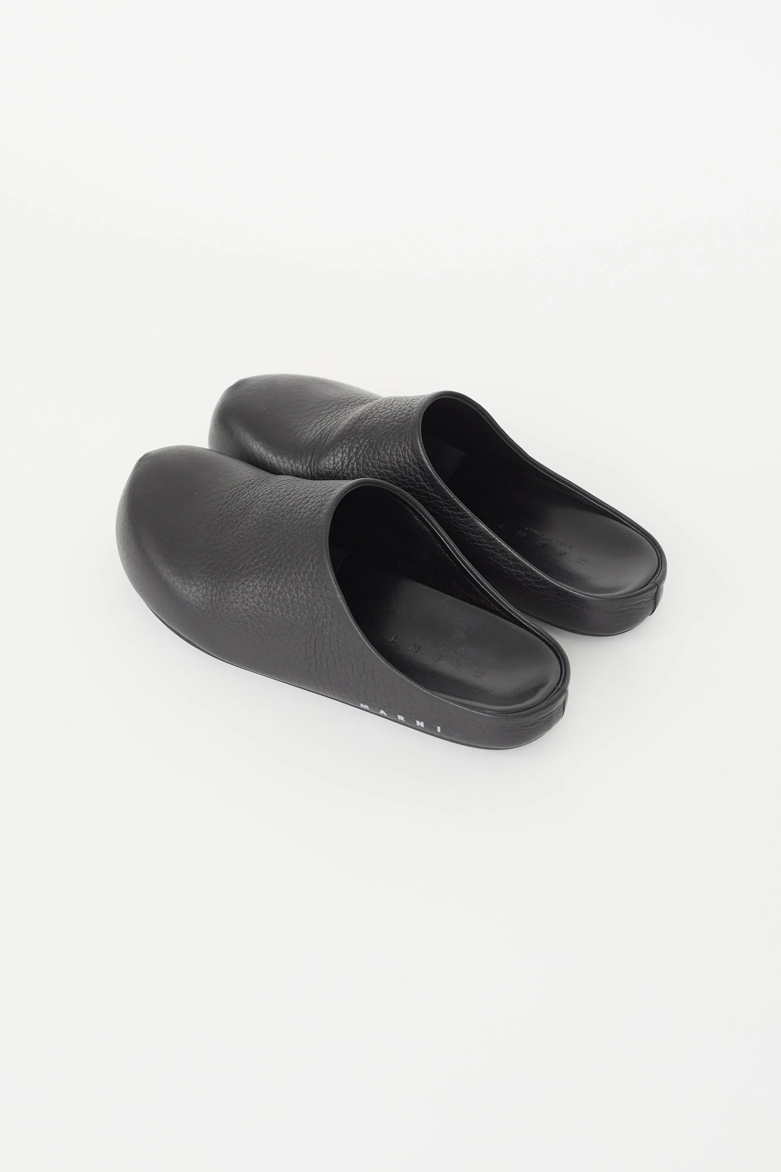 Black Leather Fussbett Sabot Mule